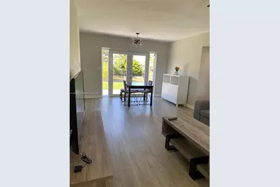 11121 SW 46th St, Miami, FL 33165 - Photo 3