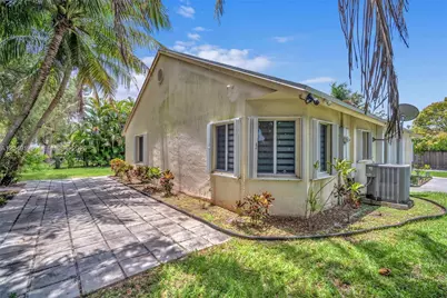 1108 E Jasmine Ln, North Lauderdale, FL 33068 - Photo 19