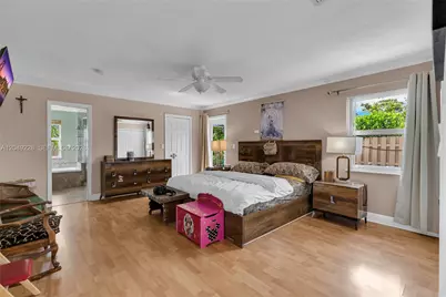 16740 Harbor Ct, Weston, FL 33326 - Photo 9