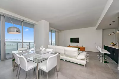 1300 Brickell Bay Dr #4102, Miami, FL 33131 - Photo 5