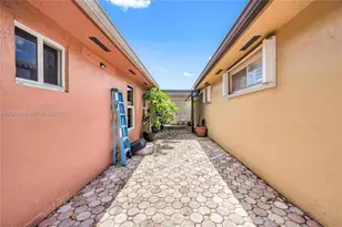 7256 W 34th Ln, Hialeah, FL 33018 - Photo 27