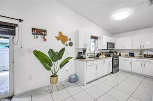 7256 W 34th Ln, Hialeah, FL 33018 - Photo 15