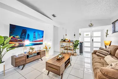 7256 W 34th Ln, Hialeah, FL 33018 - Photo 5
