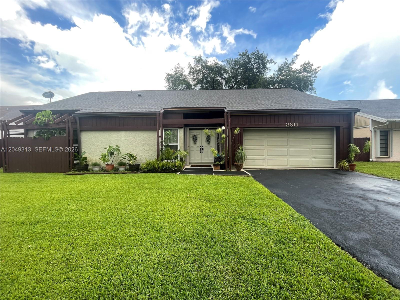 2811 Devonwood Ave main architectural view