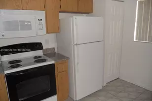 861 NE 207th Ln, Miami, FL 33179 - Photo 9