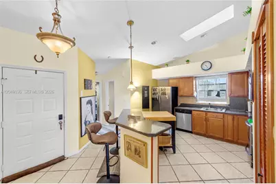 8220 Waterford Ln, Tamarac, FL 33321 - Photo 13