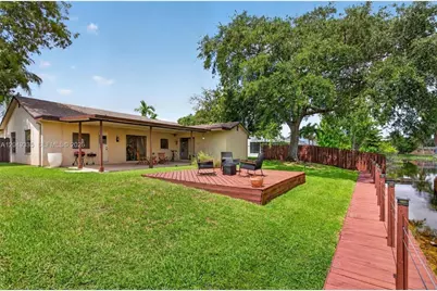 11861 NW 41st St, Sunrise, FL 33323 - Photo 5