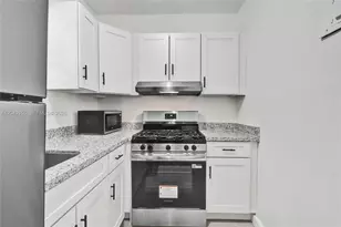 200 NW 13th St, Miami, FL 33136 - Photo 13
