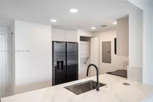 325 S Biscayne Blvd, Miami, FL 33131 - Photo 11