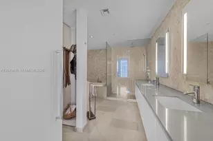 68 SE 6th St, Miami, FL 33131 - Photo 17