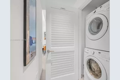 68 SE 6th St #1710, Miami, FL 33131 - Photo 23