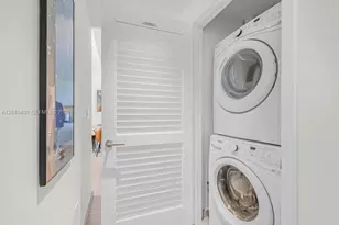 68 SE 6th St, Miami, FL 33131 - Photo 23