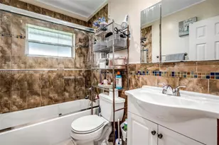 7211 NW 76th St, Tamarac, FL 33321 - Photo 13