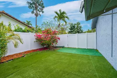 7211 NW 76th St, Tamarac, FL 33321 - Photo 11