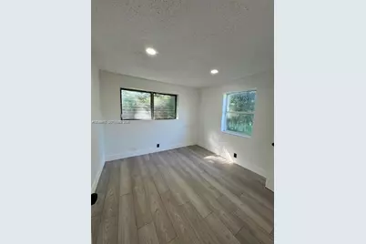 26 Virginia Rd, West Park, FL 33023 - Photo 5