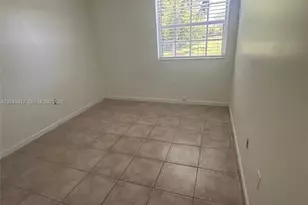 9741 Fontainebleau Blvd, Miami, FL 33172 - Photo 7