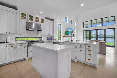 13783 NW 19th St, Pembroke Pines, FL 33028 - Photo 9