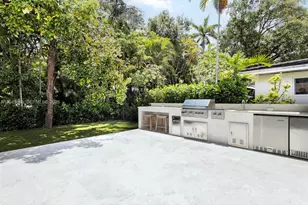 6835 Camarin St, Coral Gables, FL 33146 - Photo 13