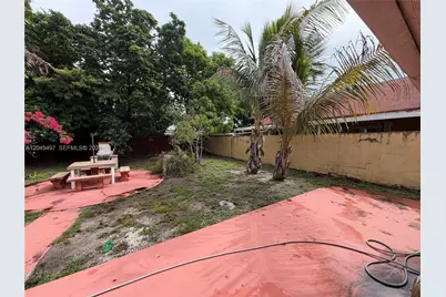 1061 E 20th St, Hialeah, FL 33013 - Photo 17