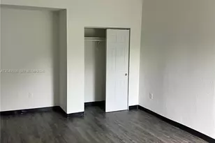 467 NW 8th St, Miami, FL 33136 - Photo 3