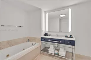 4401 Collins Ave, Miami Beach, FL 33140 - Photo 13