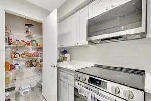 2445 NW 33rd St, Oakland Park, FL 33309 - Photo 13