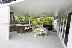 11310 NW 61st St, Doral, FL 33178 - Photo 7