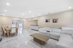 490 W 33rd Pl, Hialeah, FL 33012 - Photo 9