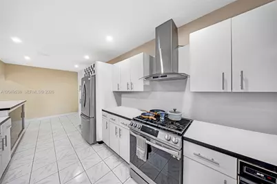 490 W 33rd Pl, Hialeah, FL 33012 - Photo 11