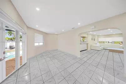490 W 33rd Pl, Hialeah, FL 33012 - Photo 7