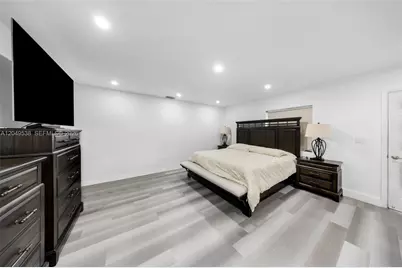 490 W 33rd Pl, Hialeah, FL 33012 - Photo 15