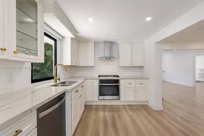 7111 SW 63rd Ave, South Miami, FL 33143 - Photo 11