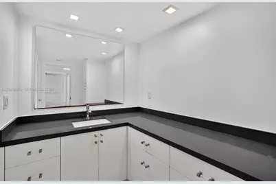 6039 Collins Ave #1624, Miami Beach, FL 33140 - Photo 17
