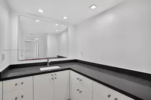 6039 Collins Ave, Miami Beach, FL 33140 - Photo 17