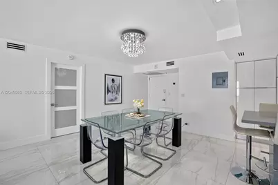 6039 Collins Ave #1624, Miami Beach, FL 33140 - Photo 7