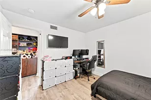 9858 NW 3rd St, Plantation, FL 33324 - Photo 25
