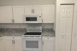 9064 NW 54th St, Sunrise, FL 33351 - Photo 5