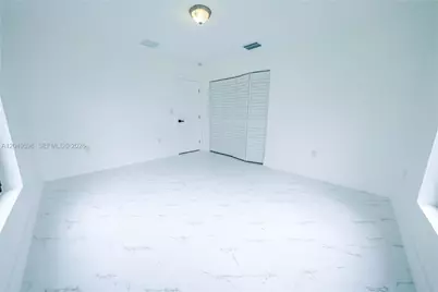 1112 NW 81st St, Miami, FL 33150 - Photo 9