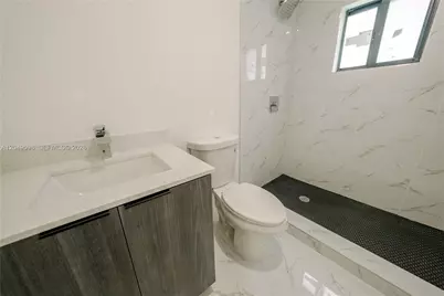 1112 NW 81st St, Miami, FL 33150 - Photo 23