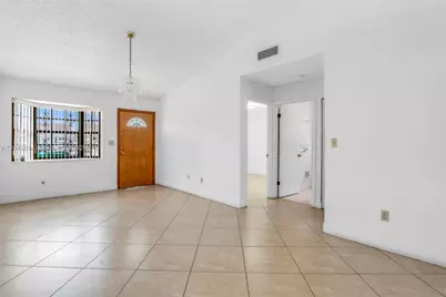 8871 NW 114th St, Hialeah Gardens, FL 33018 - Photo 7