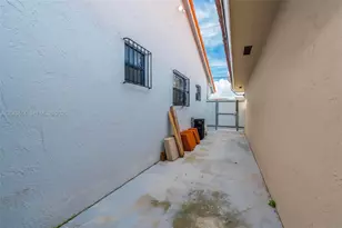 8871 NW 114th St, Hialeah Gardens, FL 33018 - Photo 35
