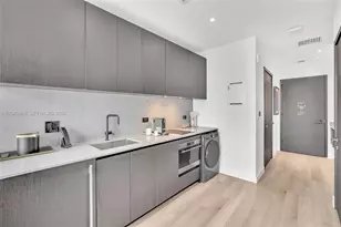 20 NE 11th St, Miami, FL 33132 - Photo 3