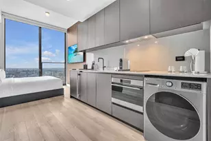 20 NE 11th St, Miami, FL 33132 - Photo 7