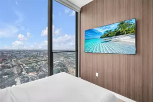 20 NE 11th St, Miami, FL 33132 - Photo 9