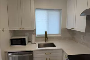 8135 Sunrise Lakes Blvd, Sunrise, FL 33322 - Photo 7