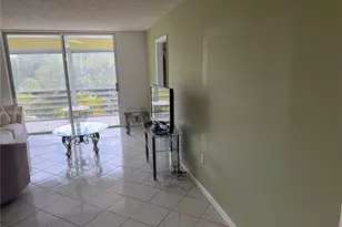 8135 Sunrise Lakes Blvd, Sunrise, FL 33322 - Photo 15