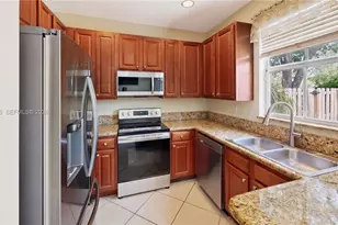 1073 NE 30th Ave, Homestead, FL 33033 - Photo 9