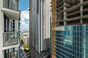 11 NE 6th St, Miami, FL 33132 - Photo 23
