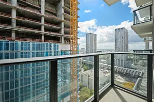 11 NE 6th St, Miami, FL 33132 - Photo 21