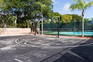 19601 E Country Club Dr, Aventura, FL 33180 - Photo 31
